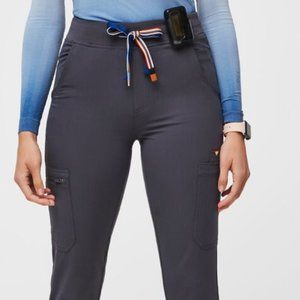 Figs Women’s charcoal zamola - tall jogger scrub pants